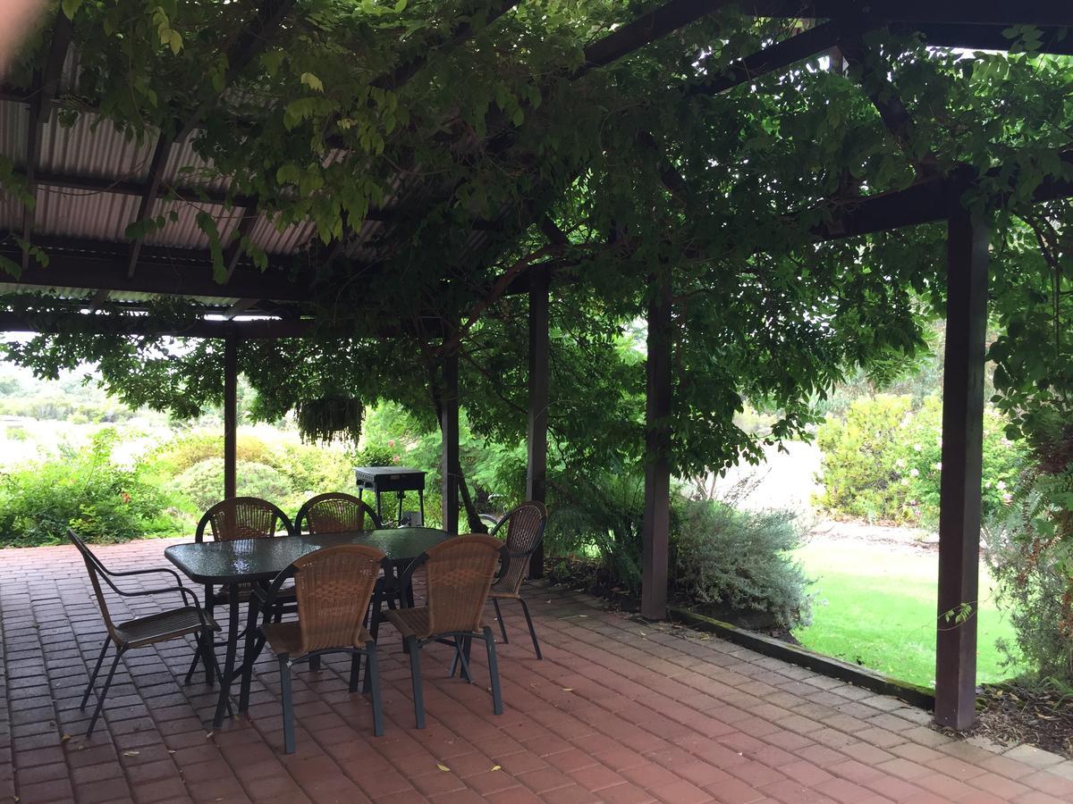 Silversprings Spa Retreat Pet Friendly Cottages And Glampings Metricup Exterior foto